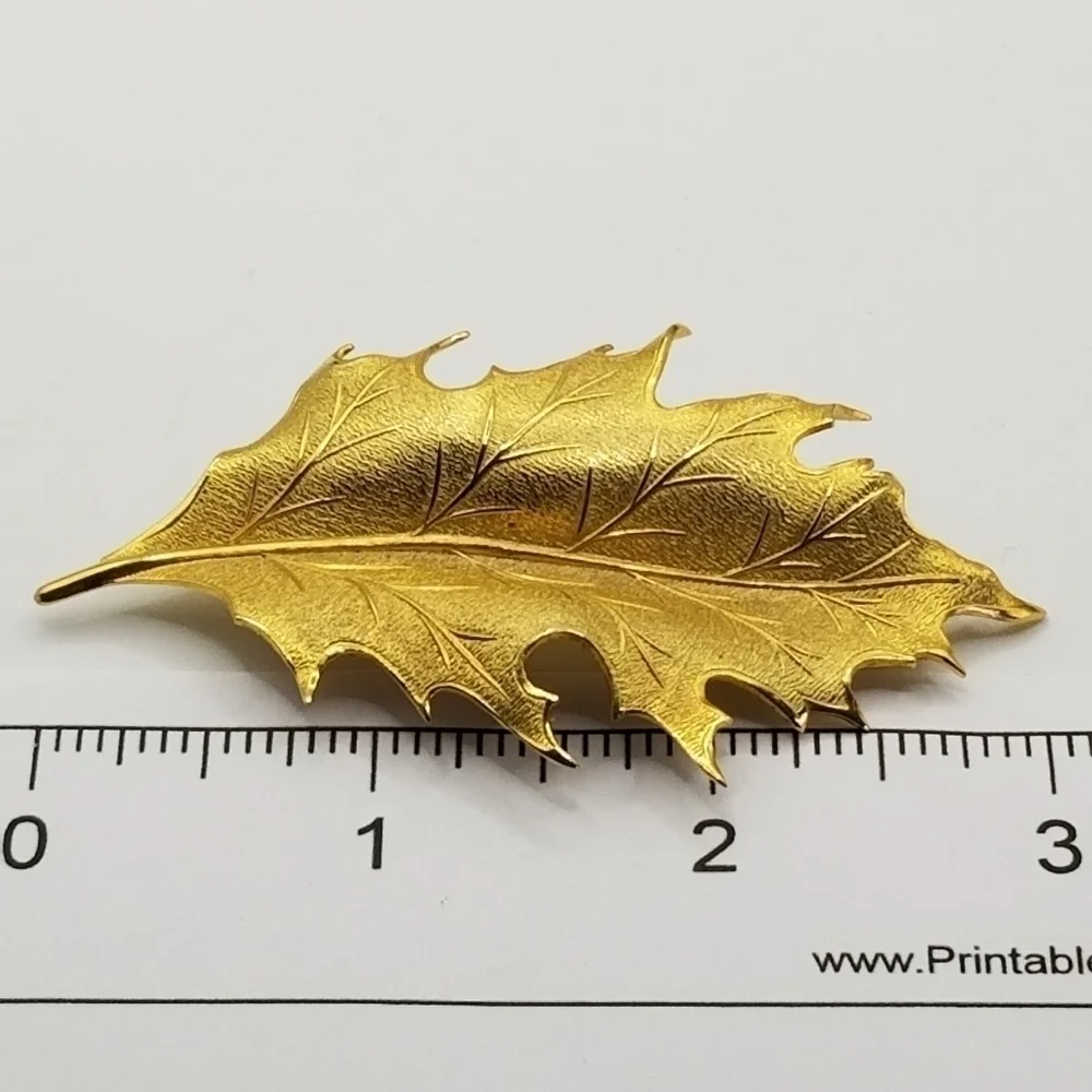 Vintage Giovanni Leaf Gold Tone Bar Pin Brooch Realistic Autumn Signed Nature 3